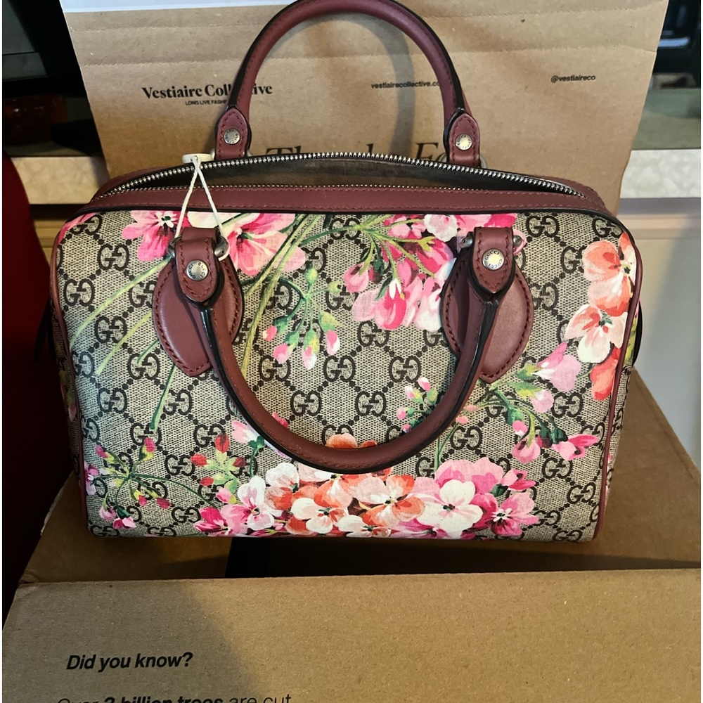 Small like new GG bag 💯Authentic,dust bag Available .only worn 3 times.